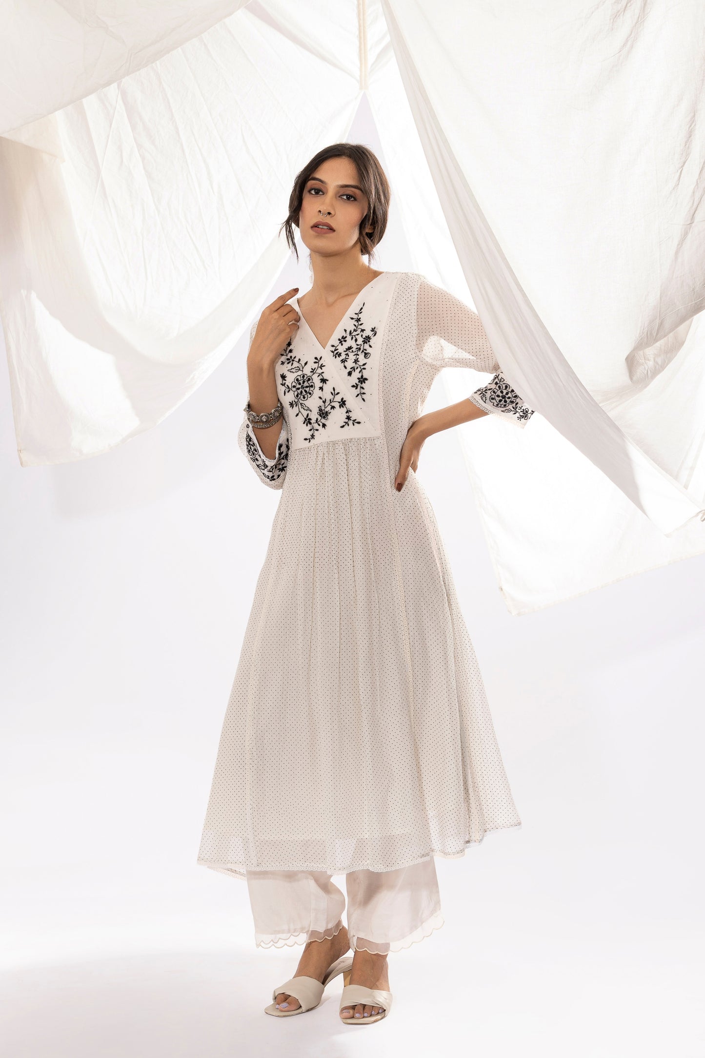 WHITE EMBROIDERED PANTS