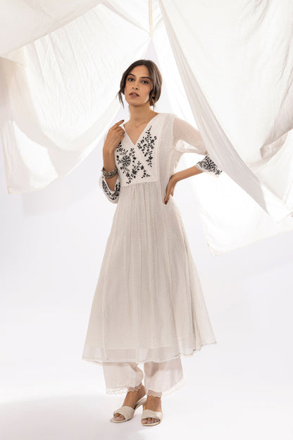 WHITE EMBROIDERED PANTS