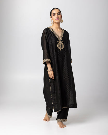 Kaira Embroidered Kurta Set