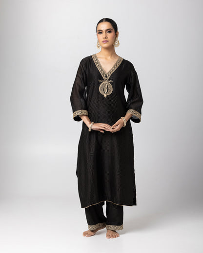 Kaira Embroidered Kurta Set