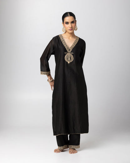 Kaira Embroidered Kurta Set