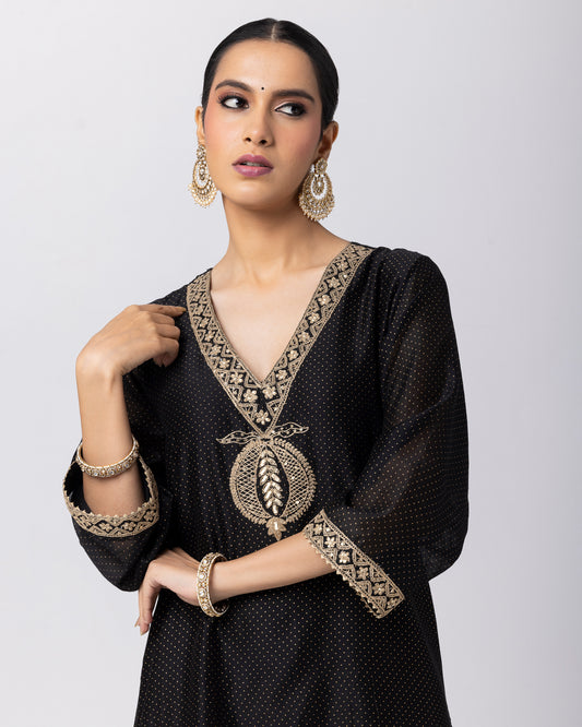 Kaira Embroidered Kurta Set