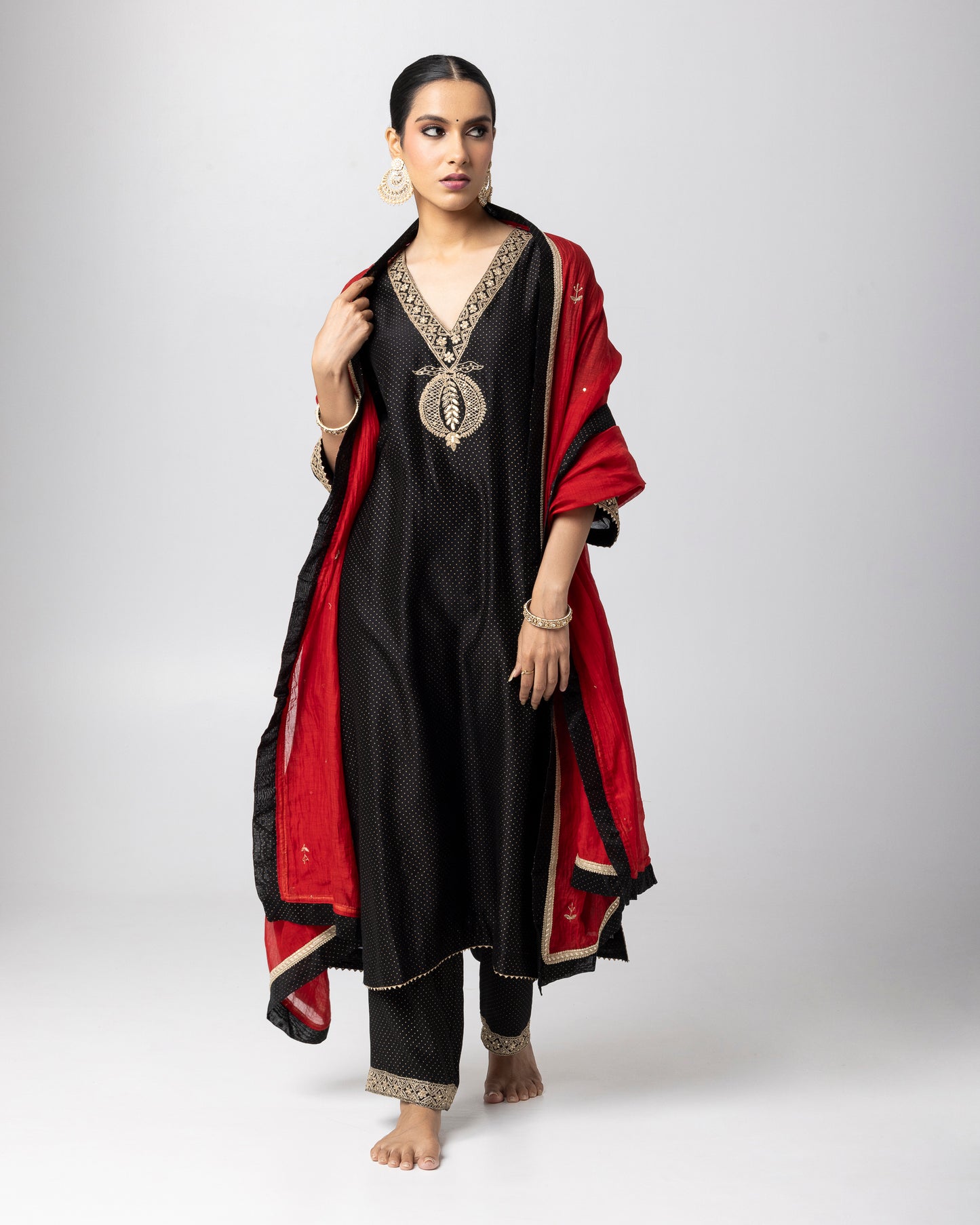 Kaira Embroidered Kurta Set