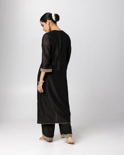 Kaira Embroidered Kurta Set