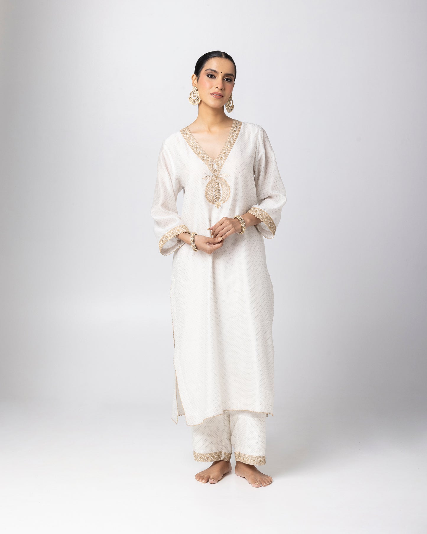 Nakiya Embroidered Kurta Set