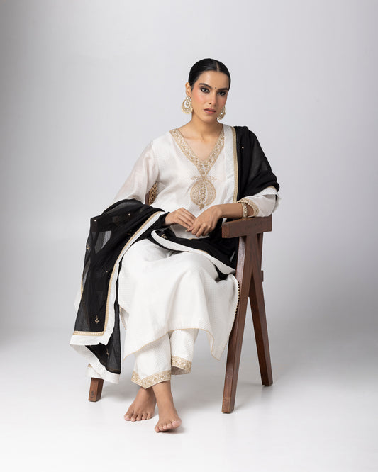 Nakiya Embroidered Dupatta