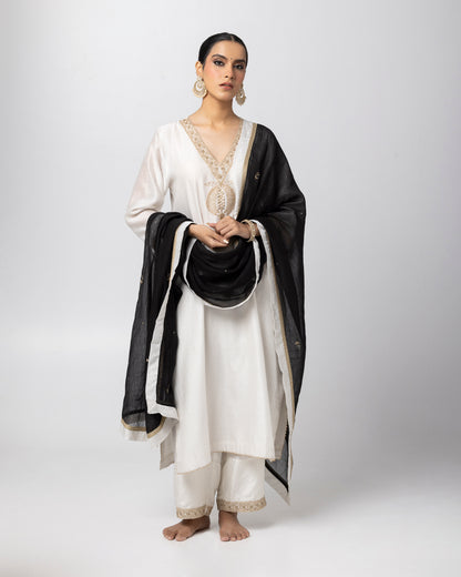 Nakiya Embroidered Dupatta