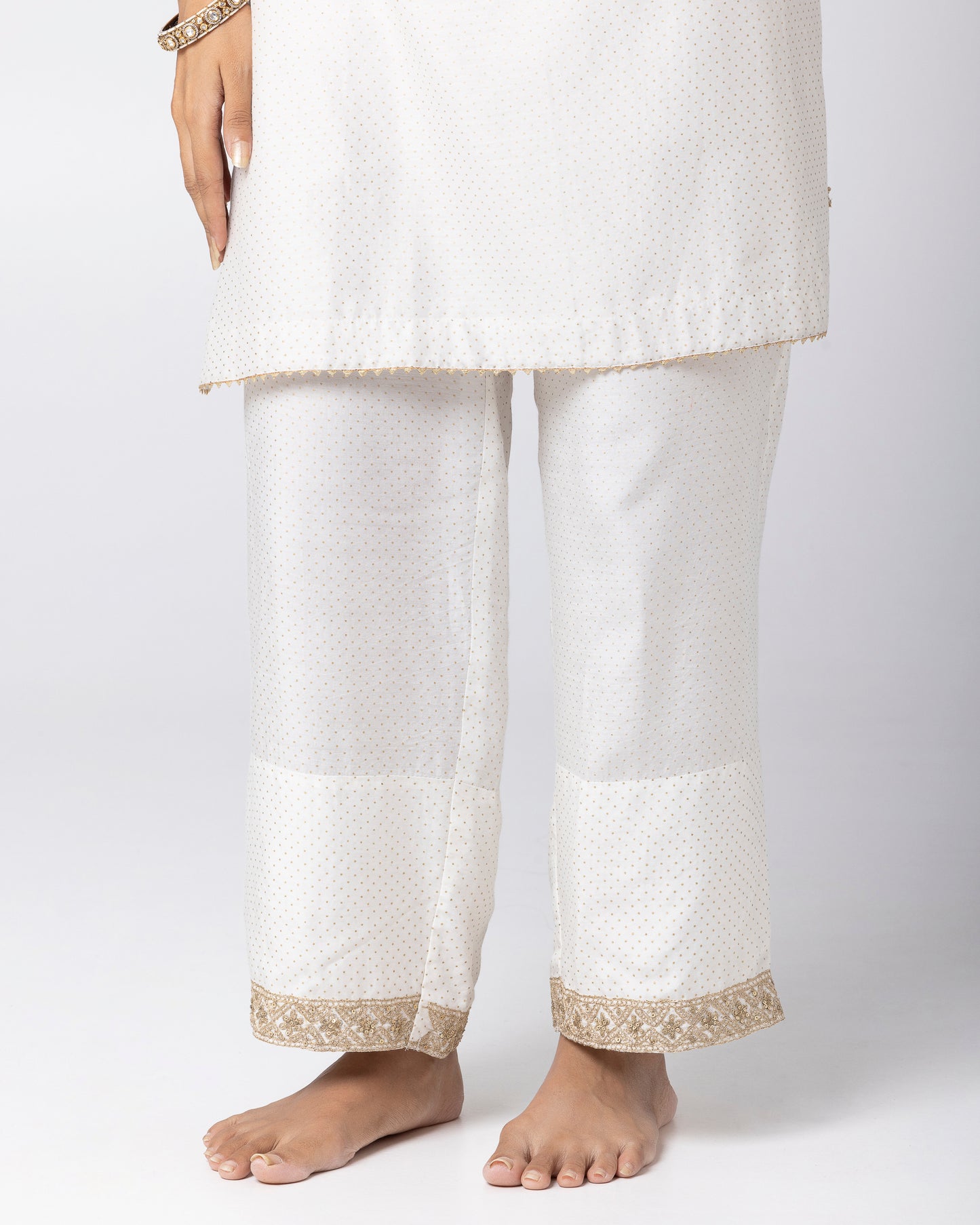 Nakiya Embroidered Kurta Set