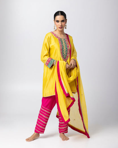 Nera Embroidered Kurta
